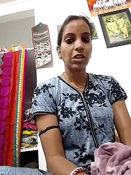 Hotty-Nidhi online show from 15, 4, 2026