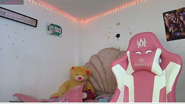 charlotte walker1 online show from 22, 4, 2026