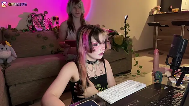 Snapshot of h3ntai_baby chatting on 23, 6, 2026 h3ntai baby online show from 23, 6, 2026