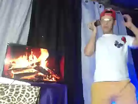 Snapshot of Hidden_Fantasies chatting on 5, 11, 2025 Hidden Fantasies online show from 5, 11, 2025