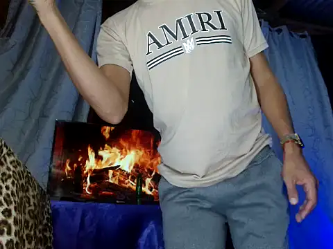 Snapshot of Hidden_Fantasies chatting on 9, 11, 2025 Hidden Fantasies online show from 9, 11, 2025