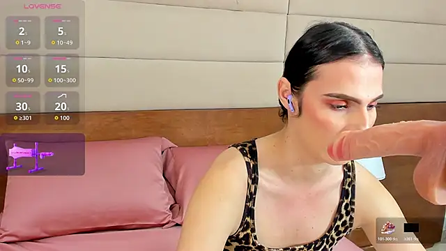 Snapshot of shantall_skinny chatting on 17, 12, 2025 shantall skinny online show from 17, 12, 2025