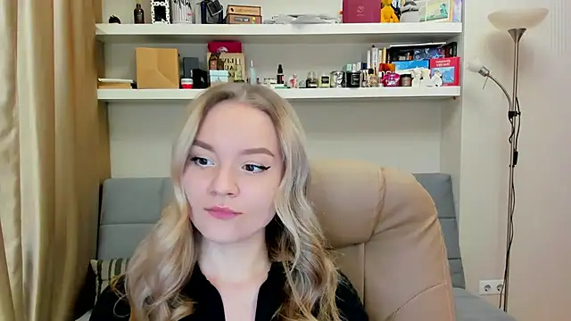 Kara Smith  online show from 14, 12, 2024