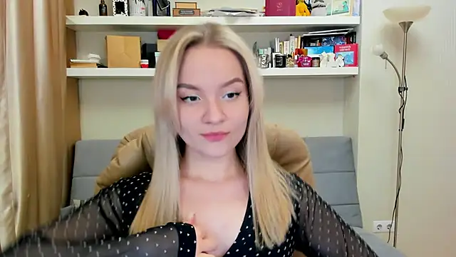 Kara Smith  online show from 28, 2, 2025