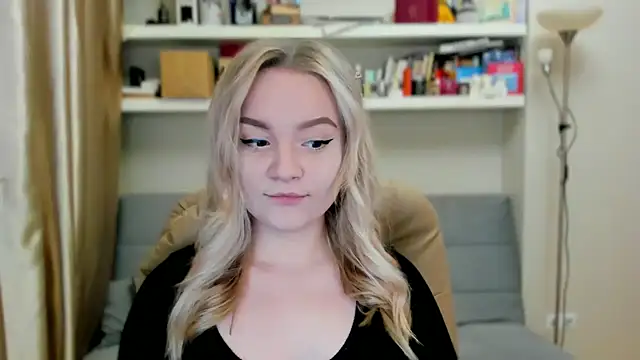 Kara Smith  online show from 8, 10, 2025