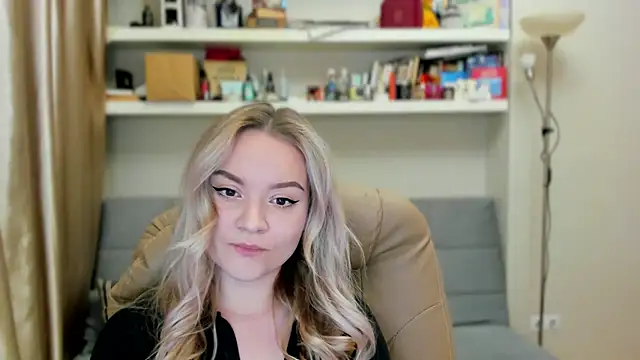 Kara Smith  online show from 25, 10, 2025