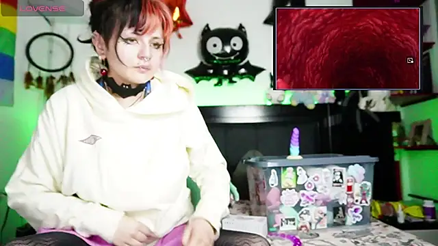 Snapshot of Devil_And_Princess chatting on 13, 4, 2026 Devil And Princess online show from 13, 4, 2026