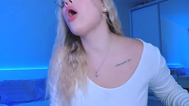 Snapshot of DIANAxxxDIAMOND chatting on 4, 10, 2025 DIANAxxxDIAMOND online show from 4, 10, 2025