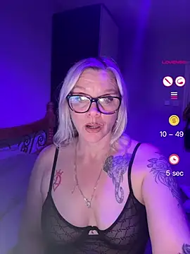 Curvy-Cleo online show from 3, 6, 2026