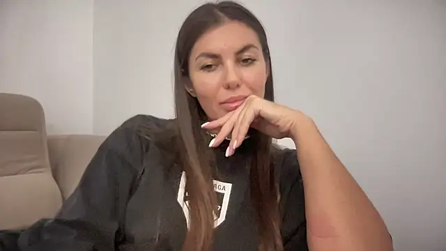 Snapshot of AngelinaMeov chatting on 4, 11, 2025 AngelinaMeov online show from 4, 11, 2025