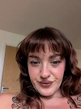Snapshot of Petite_Juicy_Olive chatting on 5, 8, 2026 Petite Juicy Olive online show from 5, 8, 2026