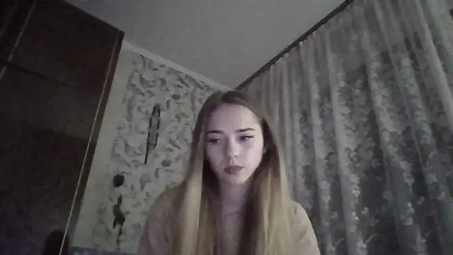 Loveyy Doveyy online show from 15, 9, 2025