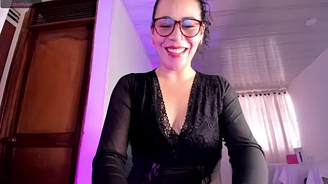 mia velvet1 online show from 14, 5, 2026