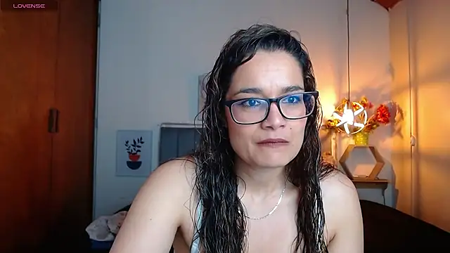 Snapshot of Rose_Thompson1 chatting on 9, 9, 2025 Rose Thompson1 online show from 9, 9, 2025