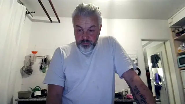 Snapshot of Berg_Boy chatting on 5, 11, 2025 Berg Boy online show from 5, 11, 2025