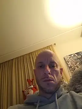 Snapshot of svenpfeifer chatting on 3, 2, 2026 svenpfeifer online show from 3, 2, 2026