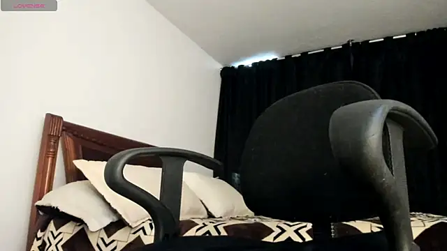 Snapshot of Hat_girl chatting on 12, 5, 2026 Hat girl online show from 12, 5, 2026