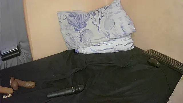 Snapshot of XhosaBoobs4U chatting on 18, 10, 2025 XhosaBoobs4U online show from 18, 10, 2025