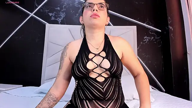 Snapshot of JulietSofia chatting on 28, 5, 2026 JulietSofia online show from 28, 5, 2026