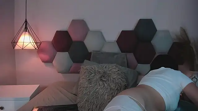 Snapshot of BeckyVidal chatting on 24, 11, 2025 BeckyVidal online show from 24, 11, 2025