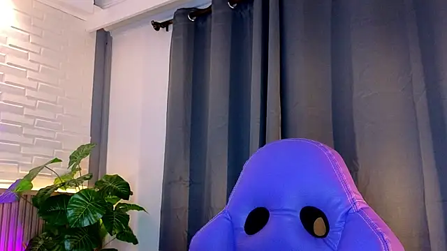 TiffanyWalk online show from 25, 10, 2025