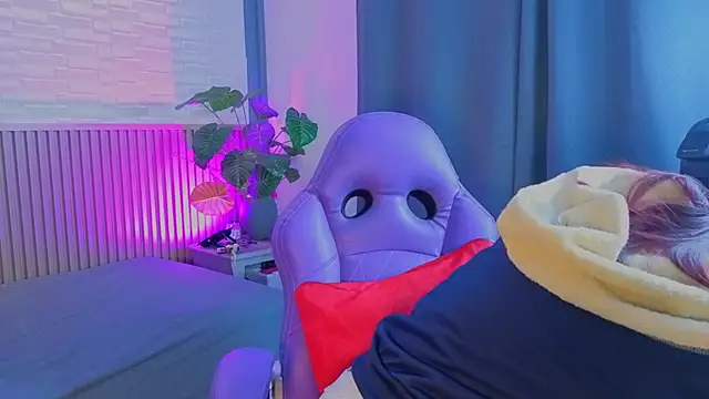 TiffanyWalk online show from 24, 2, 2026