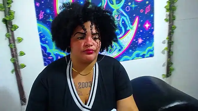 latina bigboos25 online show from 10, 1, 2026