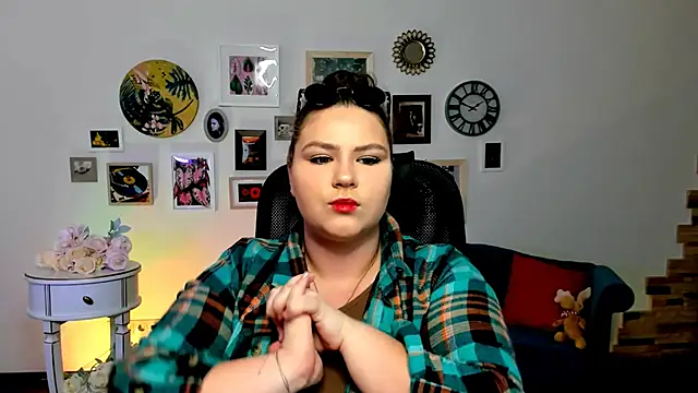 Snapshot of FlorenceAnderson chatting on 22, 3, 2025 FlorenceAnderson online show from 22, 3, 2025