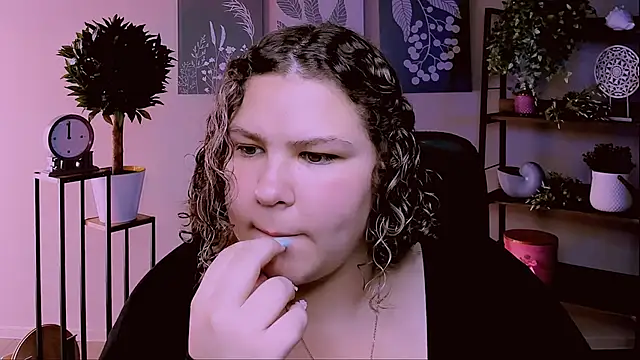 Snapshot of FlorenceAnderson chatting on 10, 9, 2025 FlorenceAnderson online show from 10, 9, 2025