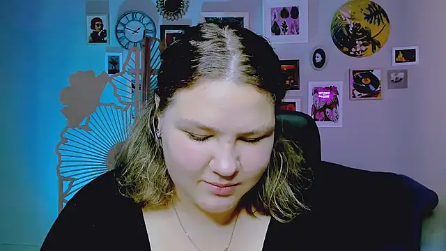 Snapshot of FlorenceAnderson chatting on 6, 10, 2025 FlorenceAnderson online show from 6, 10, 2025