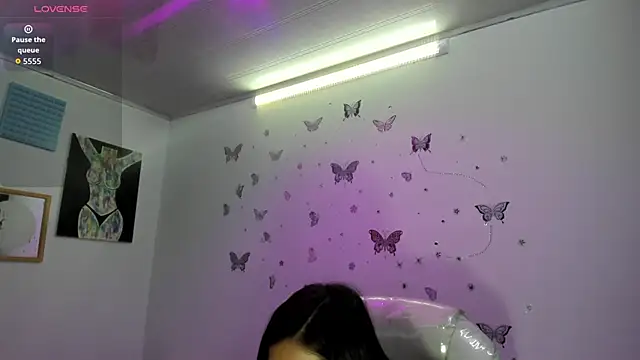 Pretty Johnson  online show from 25, 3, 2026