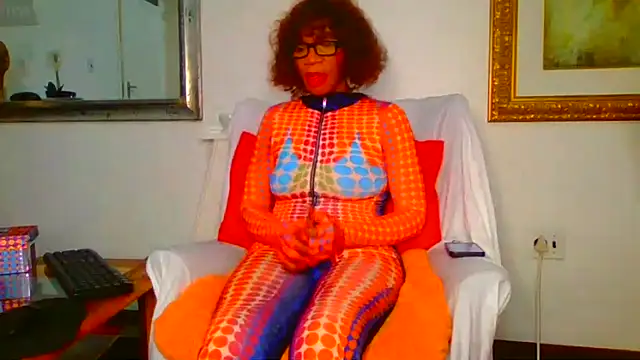 Snapshot of ModelZoee chatting on 17, 11, 2025 ModelZoee online show from 17, 11, 2025