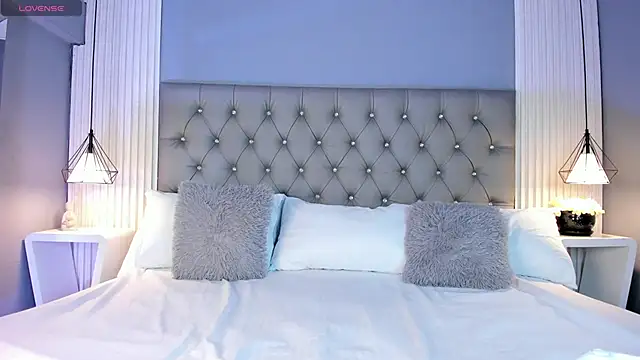 Snapshot of MartinaGracex chatting on 15, 10, 2025 MartinaGracex online show from 15, 10, 2025