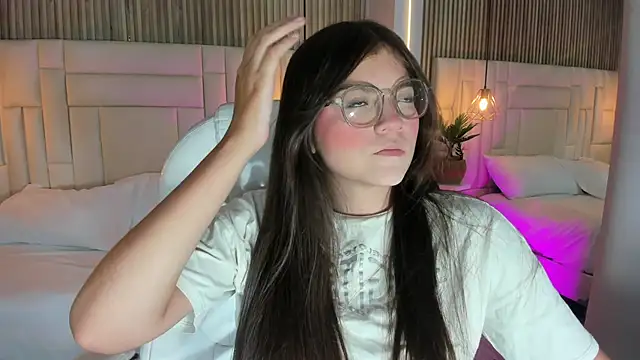 Snapshot of DulceVela_ chatting on 15, 9, 2025 DulceVela online show from 15, 9, 2025
