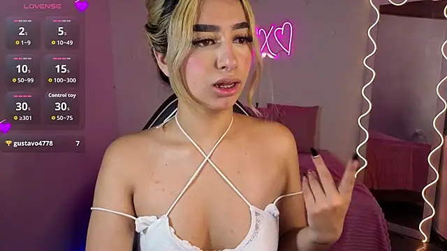 Snapshot of Malory_tay1 chatting on 28, 10, 2025 Malory tay1 online show from 28, 10, 2025