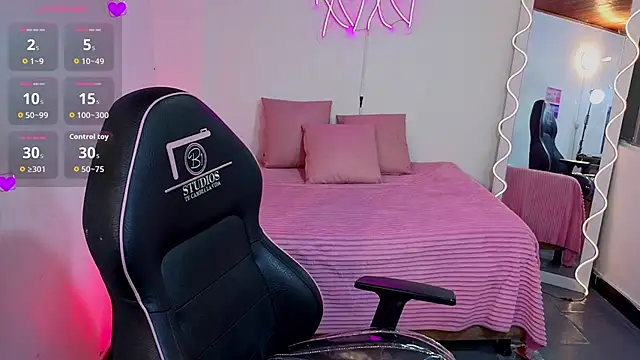 Snapshot of Malory_tay1 chatting on 1, 11, 2025 Malory tay1 online show from 1, 11, 2025