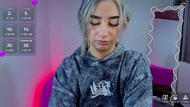 Snapshot of Malory_tay1 chatting on 6, 11, 2025 Malory tay1 online show from 6, 11, 2025