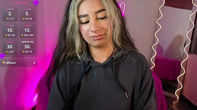 Snapshot of Malory_tay1 chatting on 8, 11, 2025 Malory tay1 online show from 8, 11, 2025