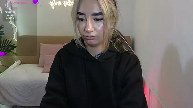 Snapshot of Malory_tay1 chatting on 11, 11, 2025 Malory tay1 online show from 11, 11, 2025