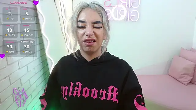 Snapshot of Malory_tay1 chatting on 16, 11, 2025 Malory tay1 online show from 16, 11, 2025