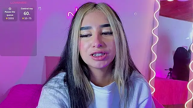 Snapshot of Malory_tay1 chatting on 19, 11, 2025 Malory tay1 online show from 19, 11, 2025