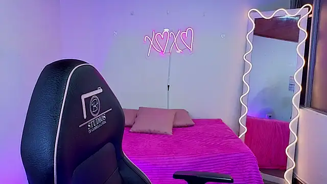 Snapshot of Malory_tay1 chatting on 21, 11, 2025 Malory tay1 online show from 21, 11, 2025