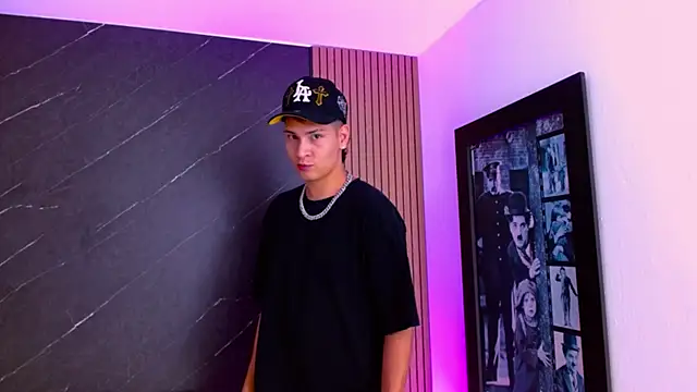 Jhojan twink online show from 17, 4, 2026