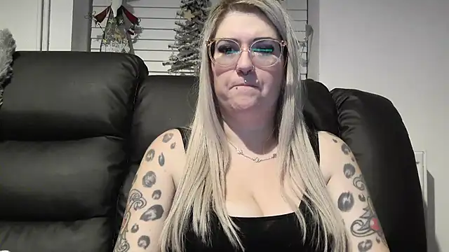 Snapshot of Sizzling_Indie36 chatting on 20, 12, 2025 Sizzling Indie36 online show from 20, 12, 2025