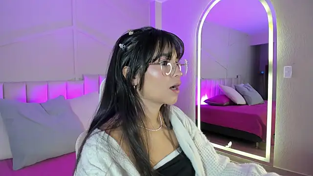 Snapshot of Eimmy_bm chatting on 13, 10, 2025 Eimmy bm online show from 13, 10, 2025