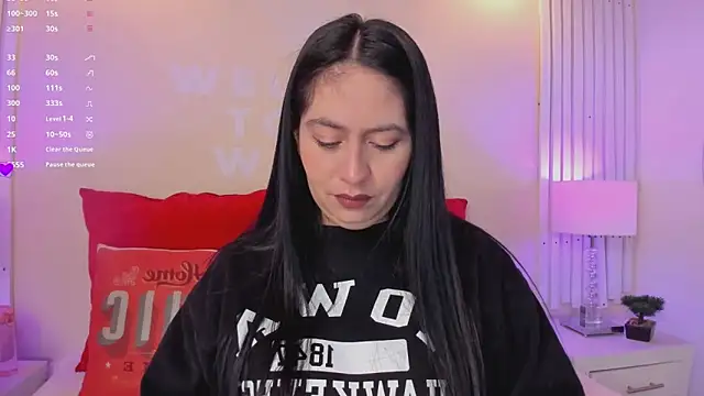 Snapshot of AliceCorner chatting on 11, 11, 2025 AliceCorner online show from 11, 11, 2025