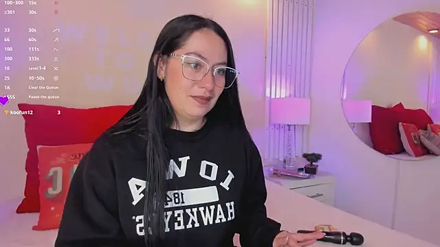 Snapshot of AliceCorner chatting on 21, 11, 2025 AliceCorner online show from 21, 11, 2025