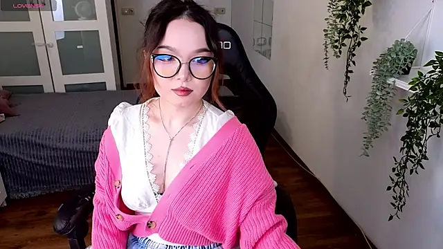 Snapshot of maddymystie chatting on 17, 3, 2025 maddymystie online show from 17, 3, 2025