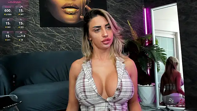 IzabelaTessa online show from 5, 10, 2025