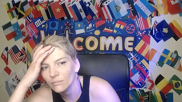 Snapshot of VanessaRey_ chatting on 9, 6, 2026 VanessaRey online show from 9, 6, 2026
